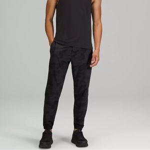Lululemon men’s camo jogger